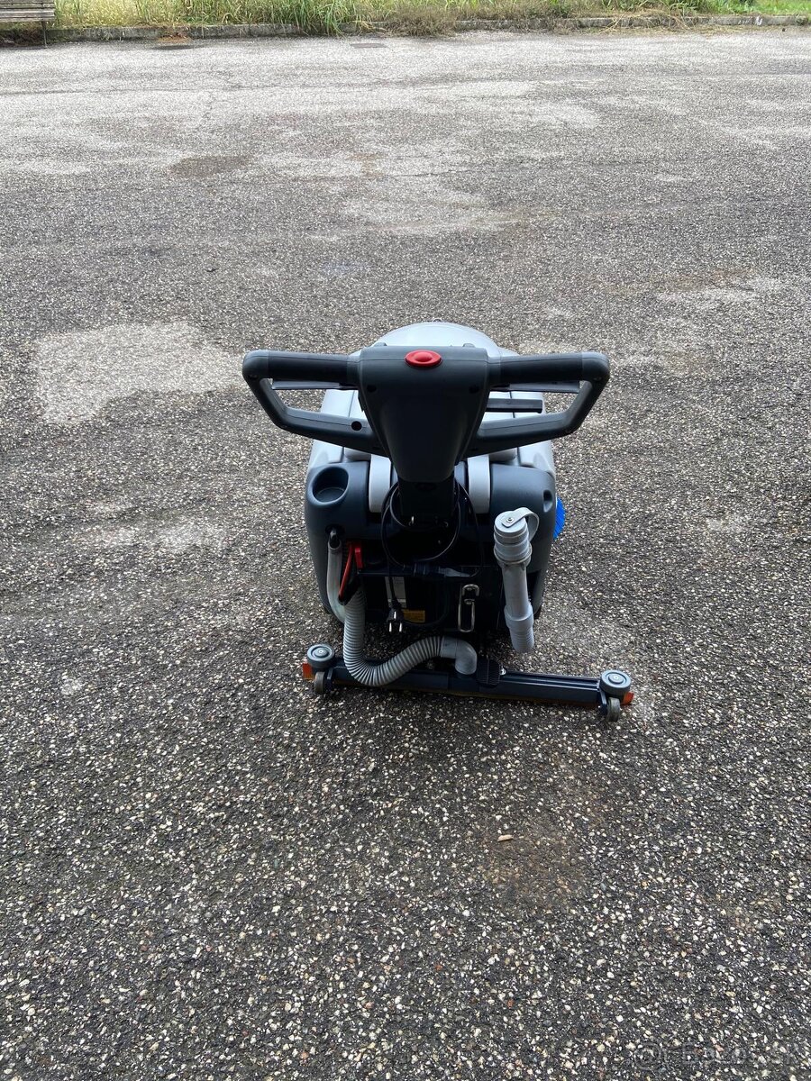 NILFISK SC 400 umyvaci stroj bateriovy - 2