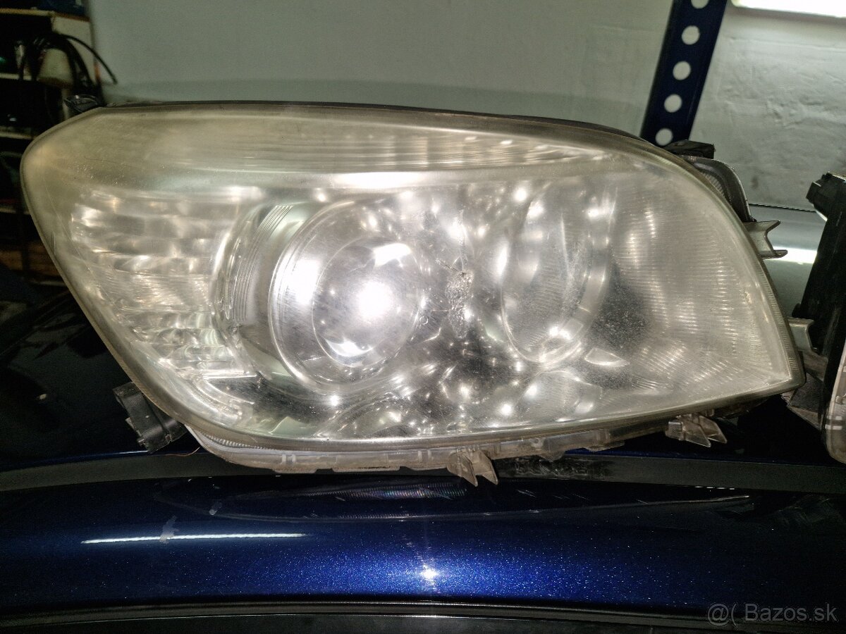 Toyota rav 4.predam predne svetla - 2