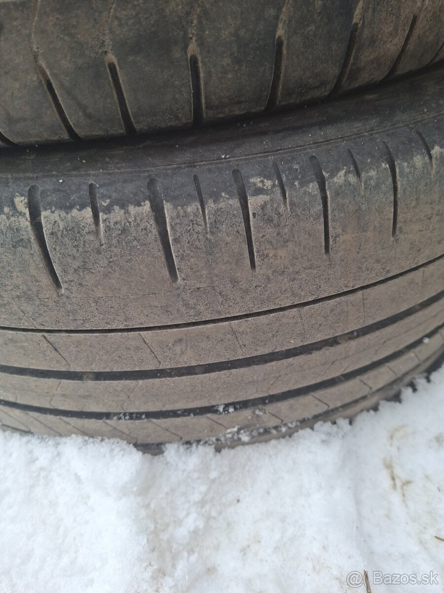 255/40 r19 - 2