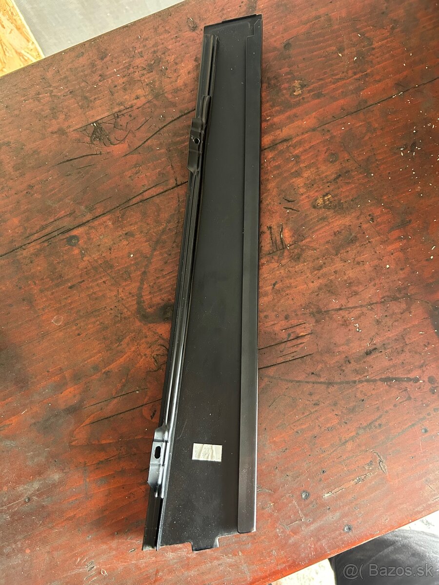 Kryt rámu okna VW Passat B6 - 2