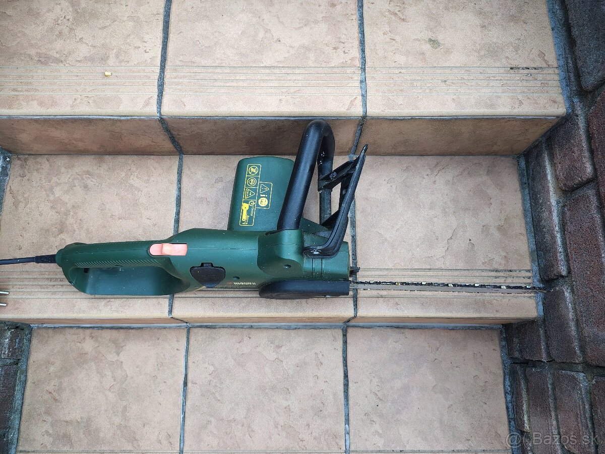 Elektrický vykosovač a píla Black & Decker - 2