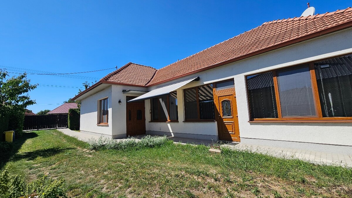 Predaj rodinný dom Nitra - Branč, rovinatý pozemok 960 m2 - 2