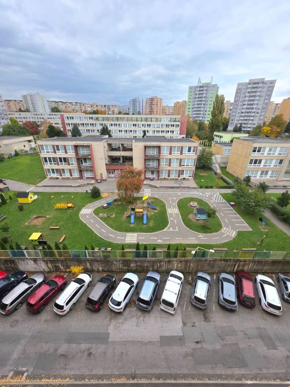 4-izbový byt s loggiou, Košice Ťahanovce – výhľad na mesto - 2