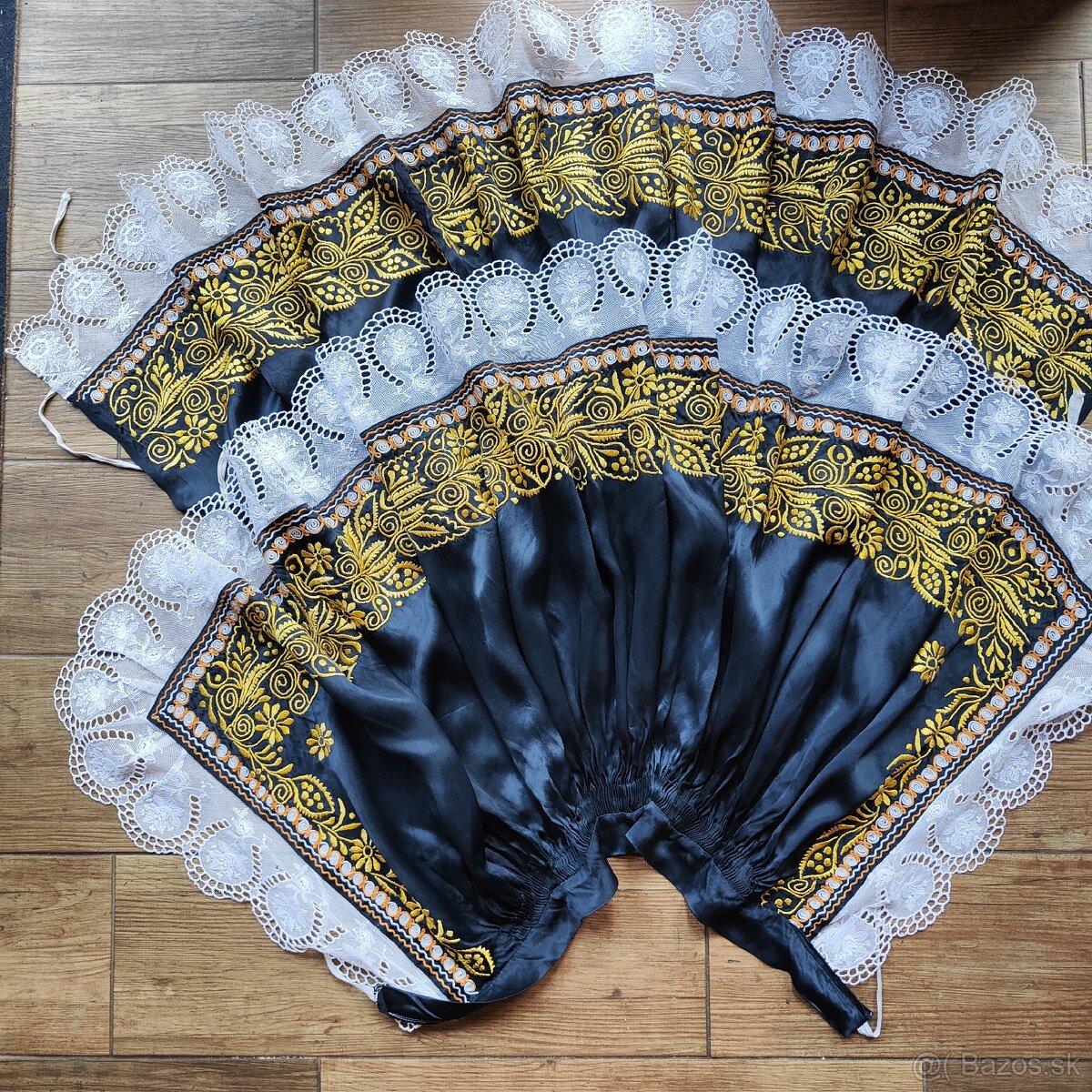 Piešťany - kroj. Zástery - 2