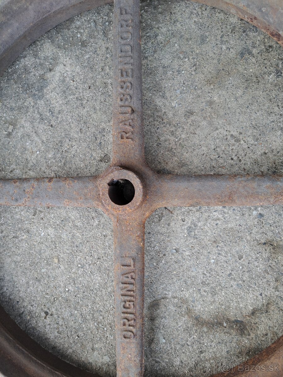 Stare liatinové koleso - 2