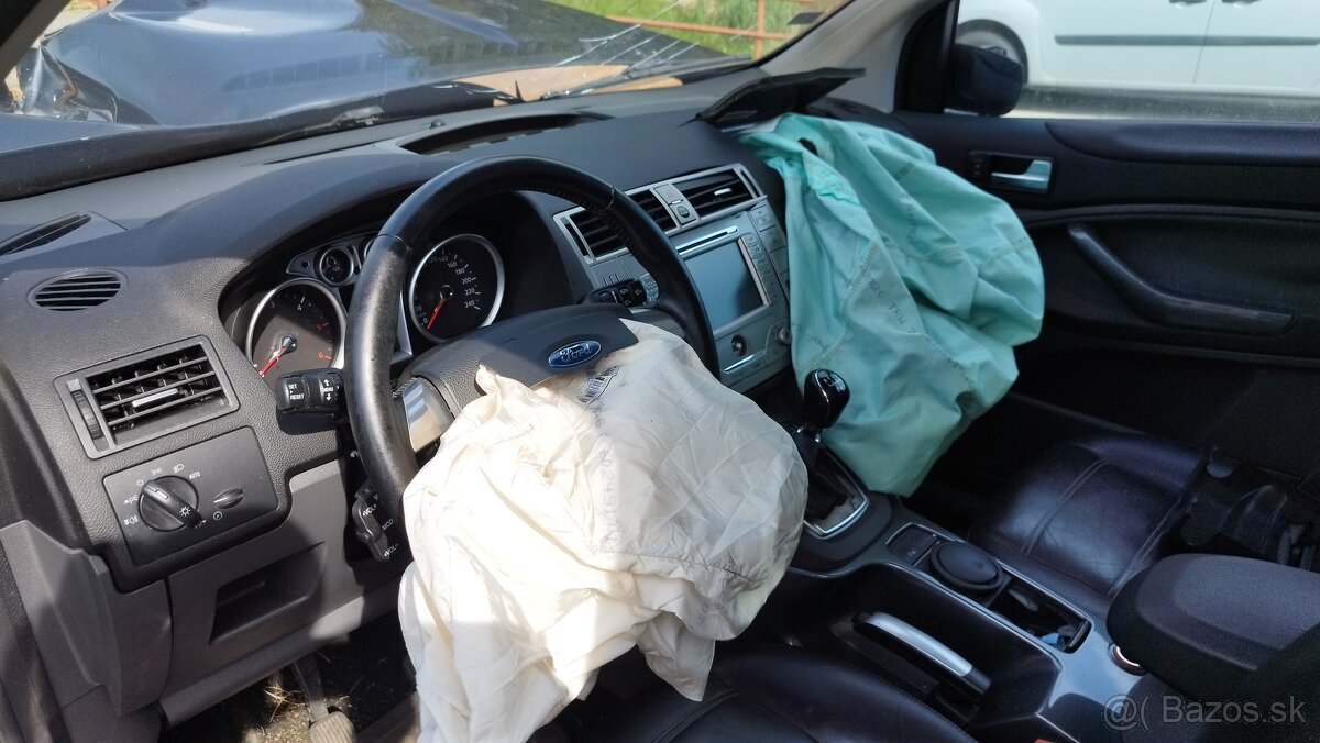 FORD KUGA, havarovaný