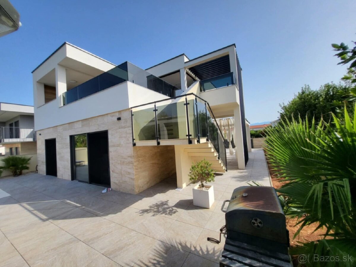 Vila s bazénom na predaj v centre ostrova Vir, Chorvátsko - 2