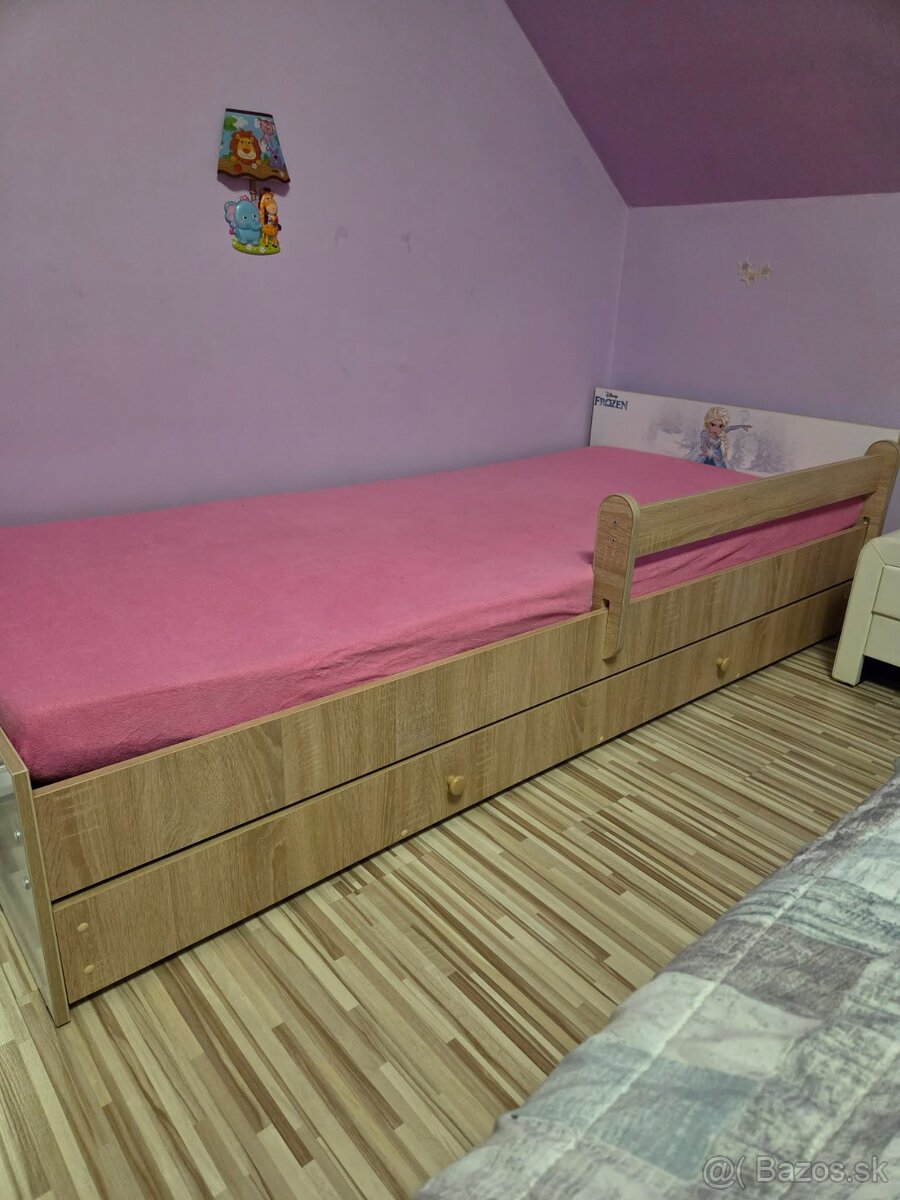 Dievčenská posteľ. - 2