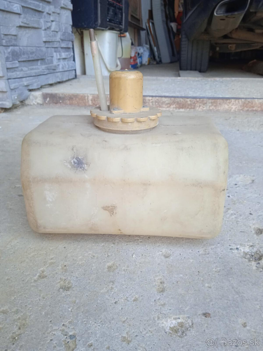 Ostrekovacia nádrž. - 2