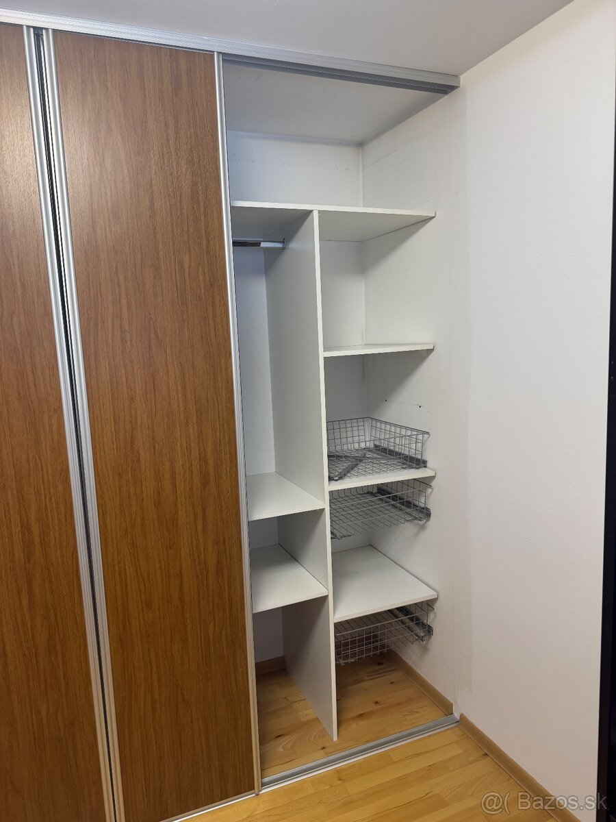 Šatníková skriňa roll-door - 2