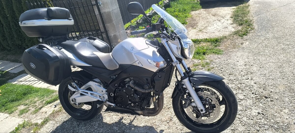 SUZUKI GSR 600 - 2