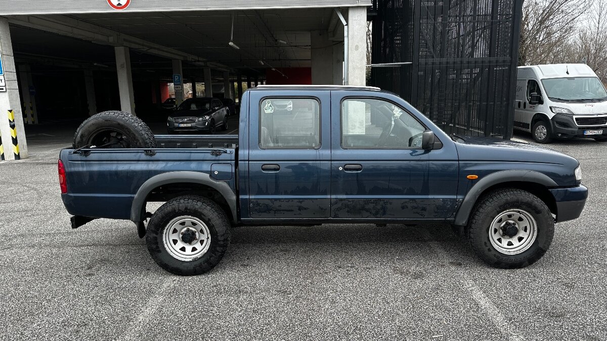 Mazda B2500 pickup pick-up offroad