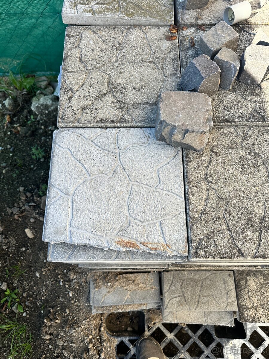 Zámková dlažba použitú 30cm na 30 cm 3 cm hrubá - 2