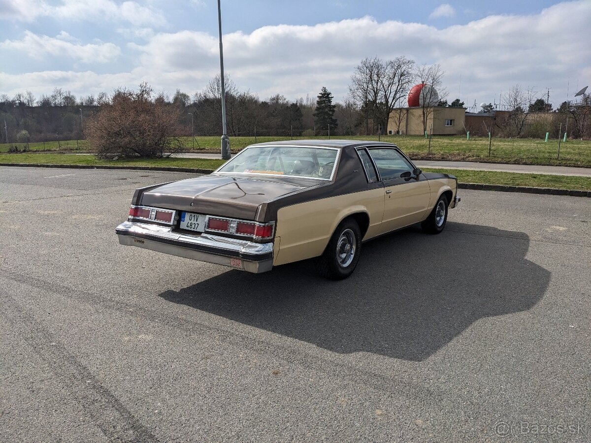 OLDSMOBILE Delta 88 Coupe - 2