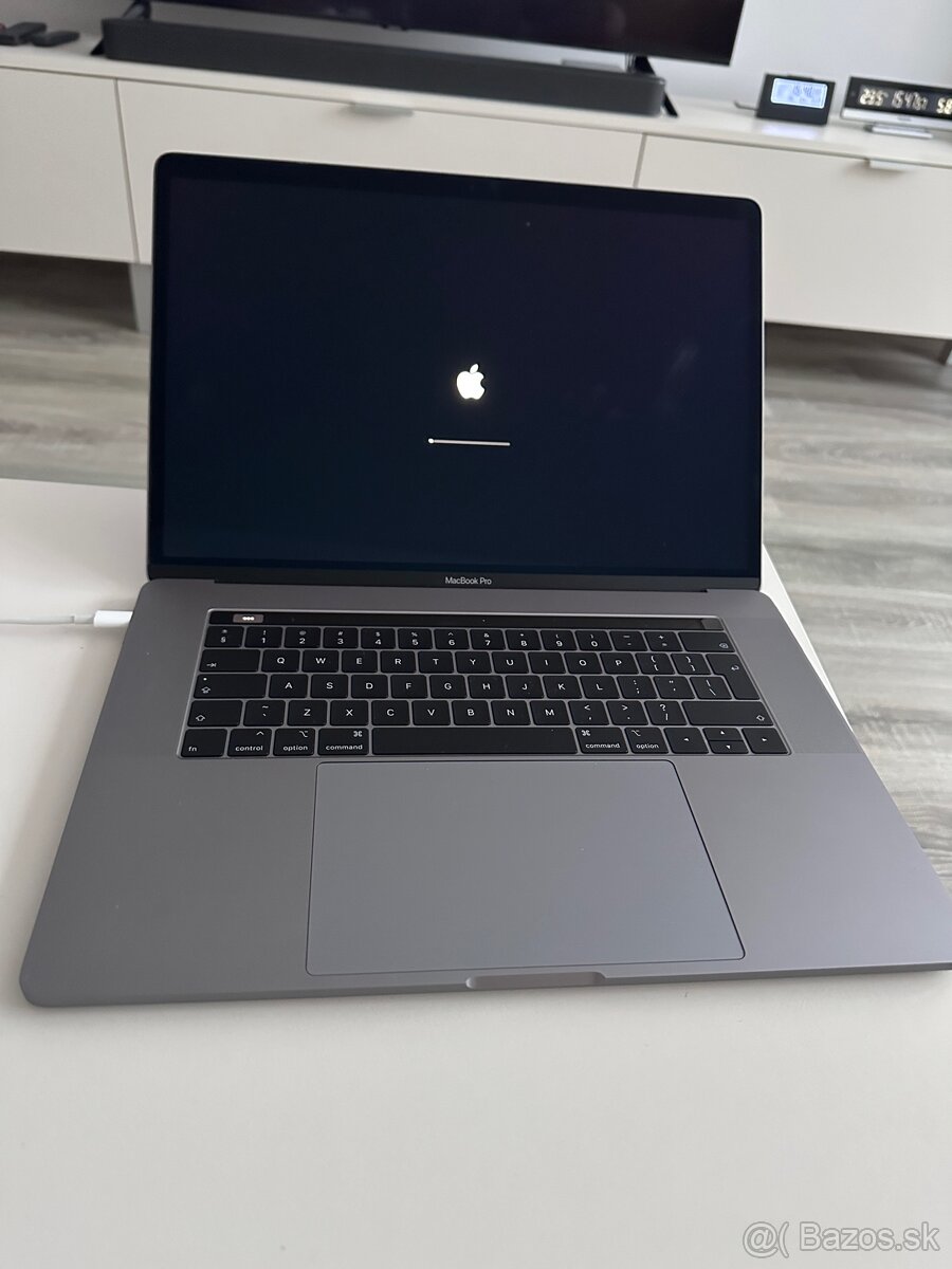 Apple MacBook Pro 15″– TOP stav - 2