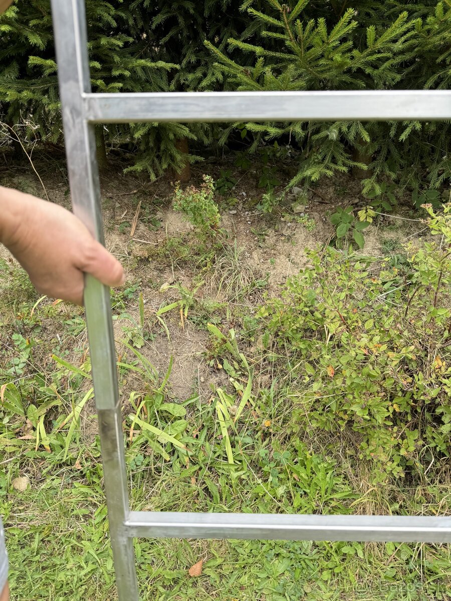 Nerezové stena / postavce 2,40 X 3,60 m - 2