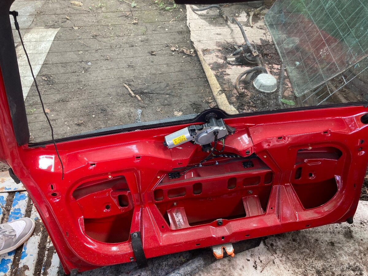 Kufrove dvere škoda Fabia 1 - 2