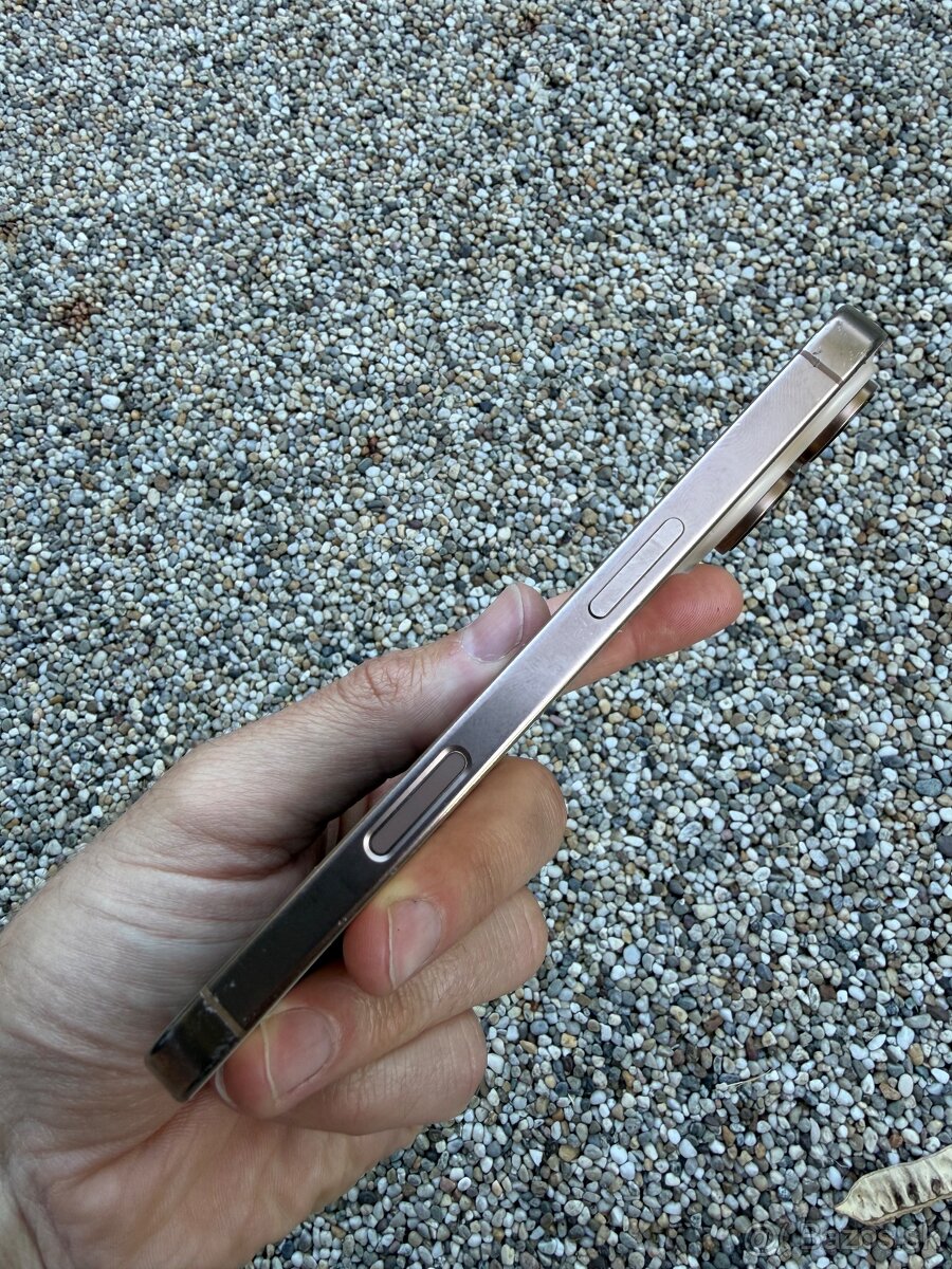 IPhone 16 pro - baterie 92% - 2