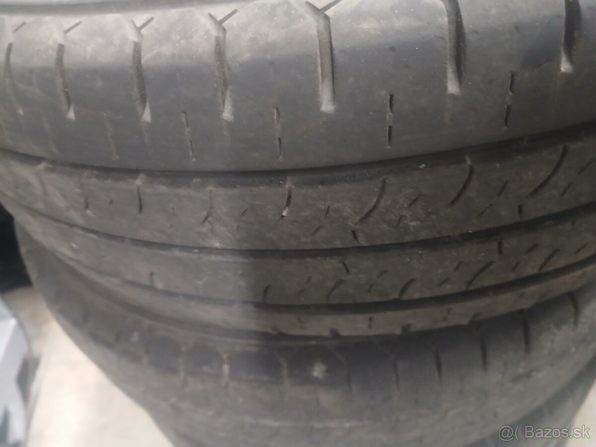 215 70 15c pneu Kumho - 2