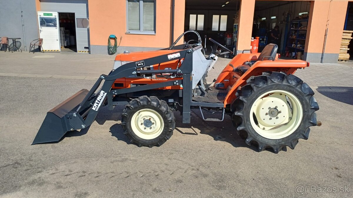 Malotraktor Kubota GL25 s čelním nakladačem - 2