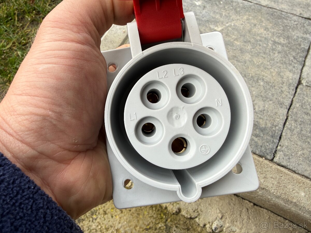 Zásuvka IEN 3253 šikmá 5P, 32A, 400V - 2
