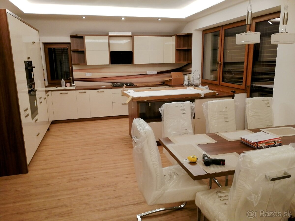 Kuchynské linky,vstavané skrine . - 2