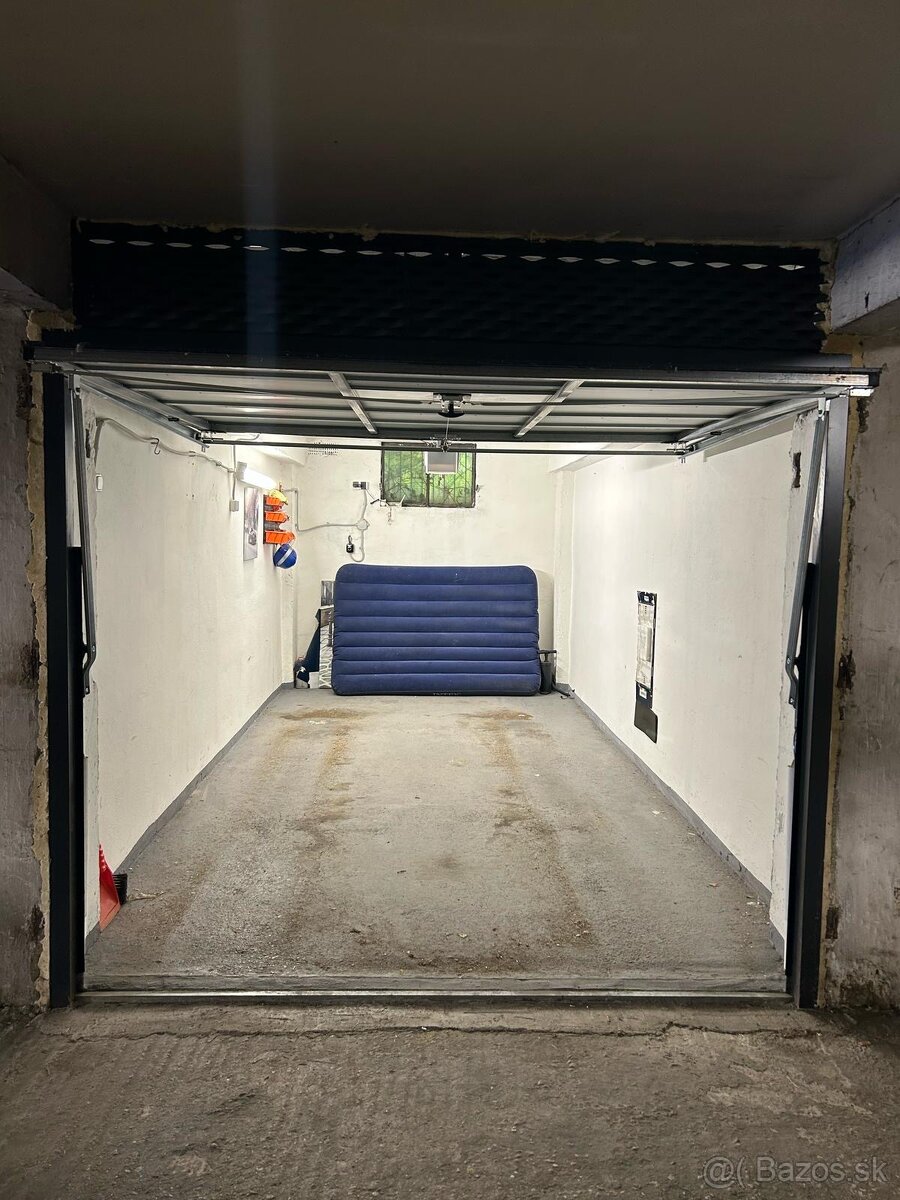 Garáž Pionierska - 2