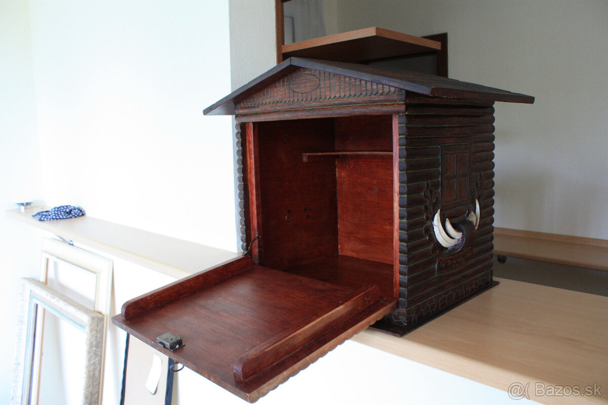 Vyrezávaný poľovnícky bar - 2