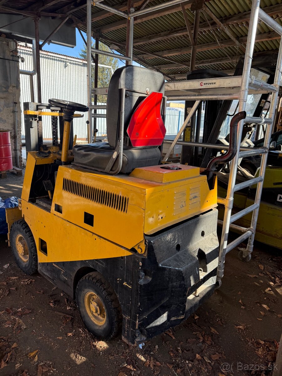 Vysokozdvižný vozík VZV - 2