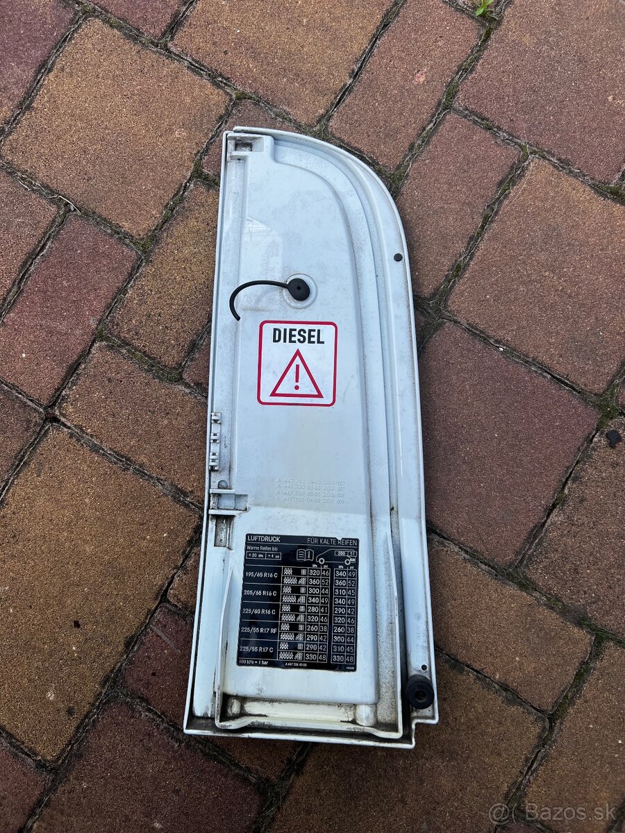 Predám dvierka nádrže Mercedes Vito - 2