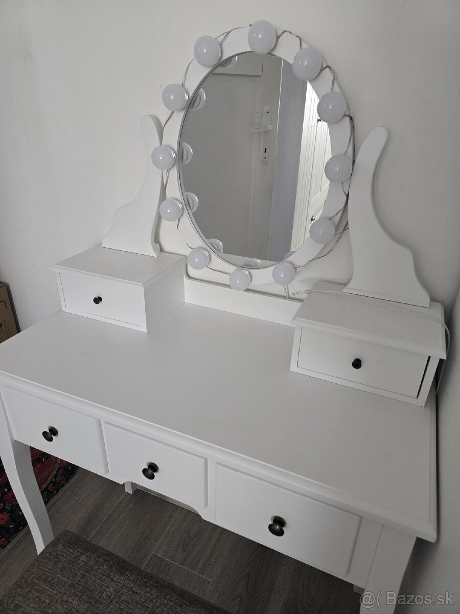 Kozmetický stolík+ stolička+ svetlá - 2