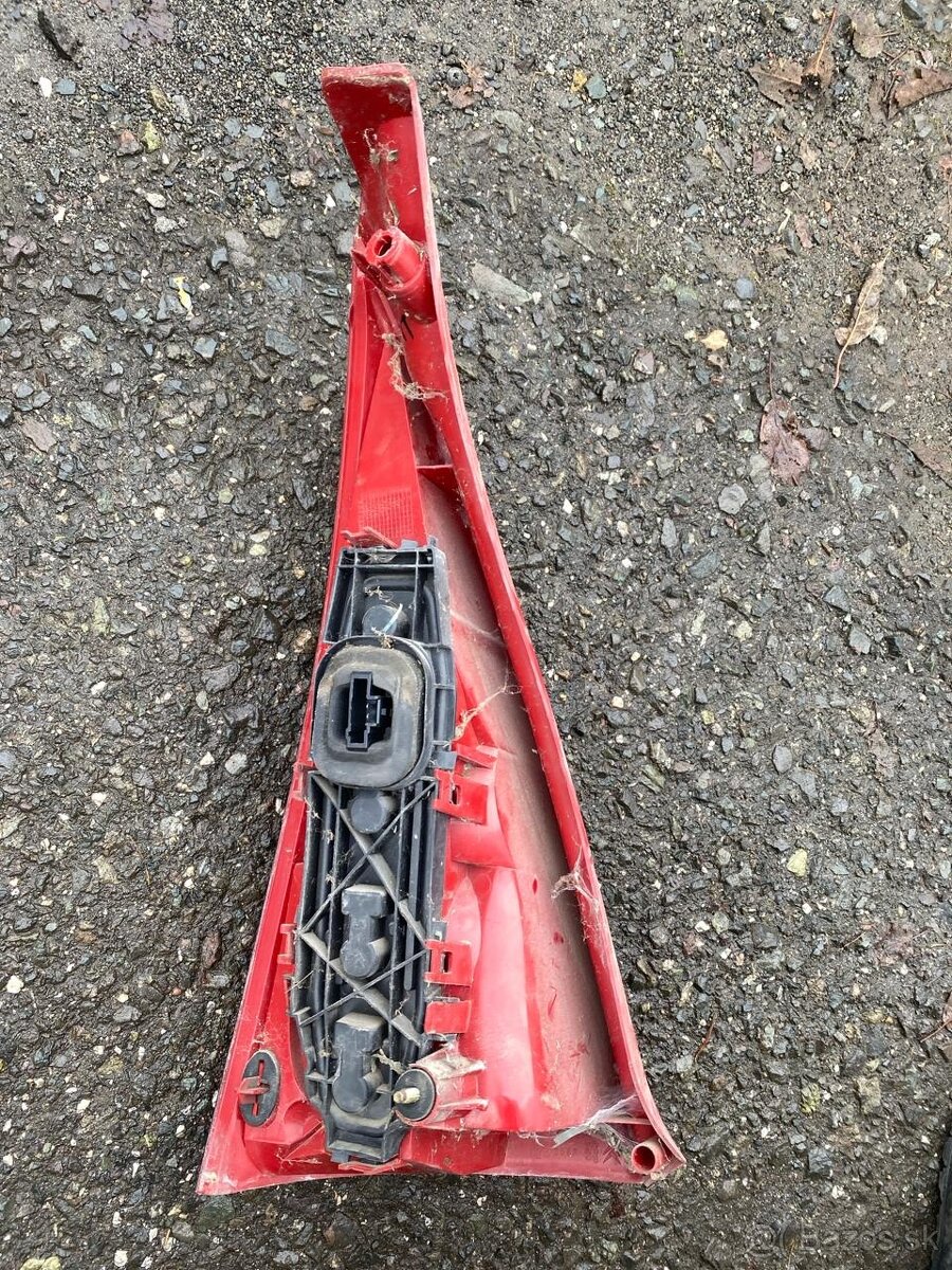 Prave zadne svetlo citroen c3 - 2