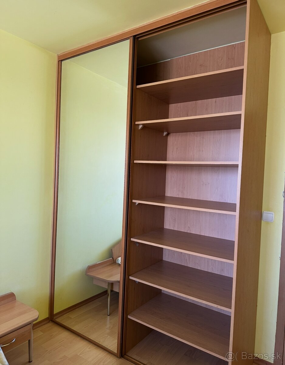 Vstavaná skriňa - 2