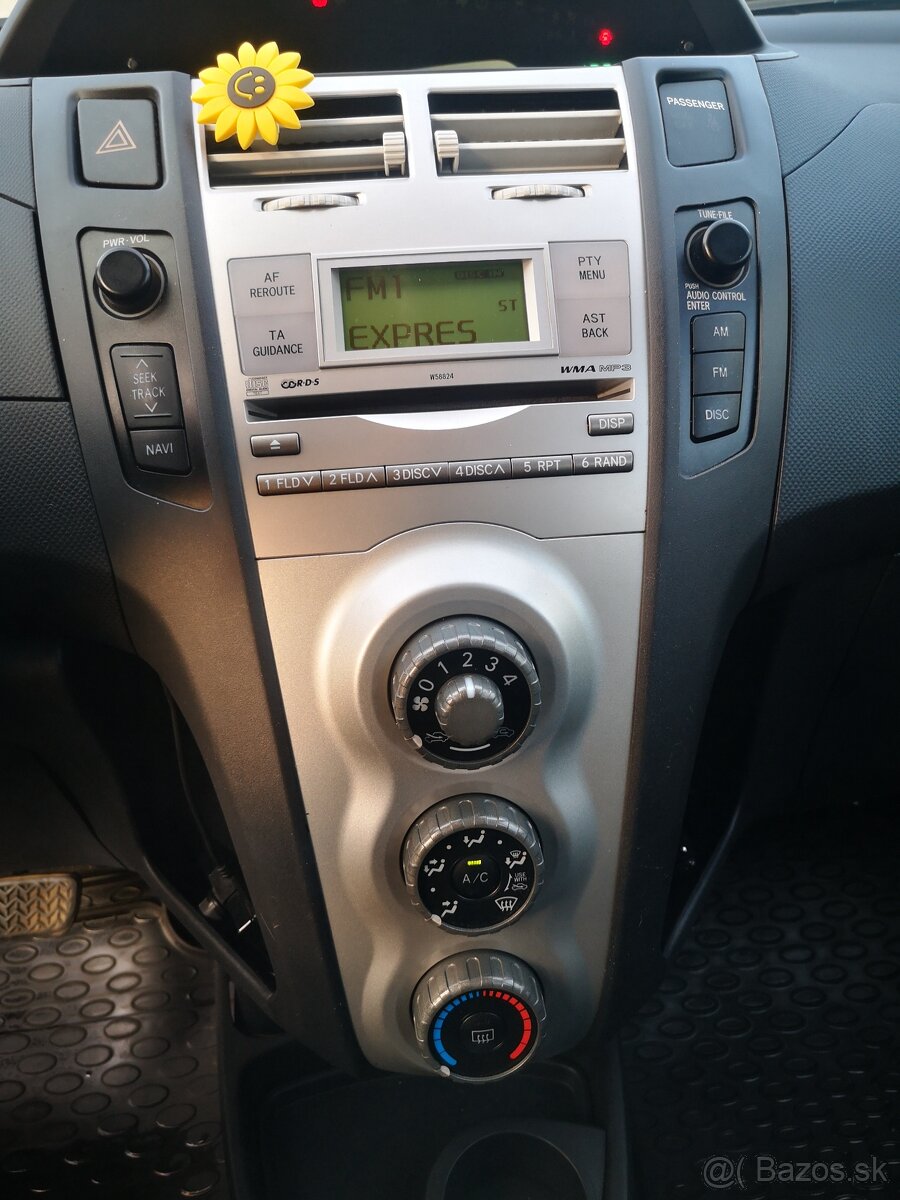 Toyota yaris 1,33 AUTOMAT - 2