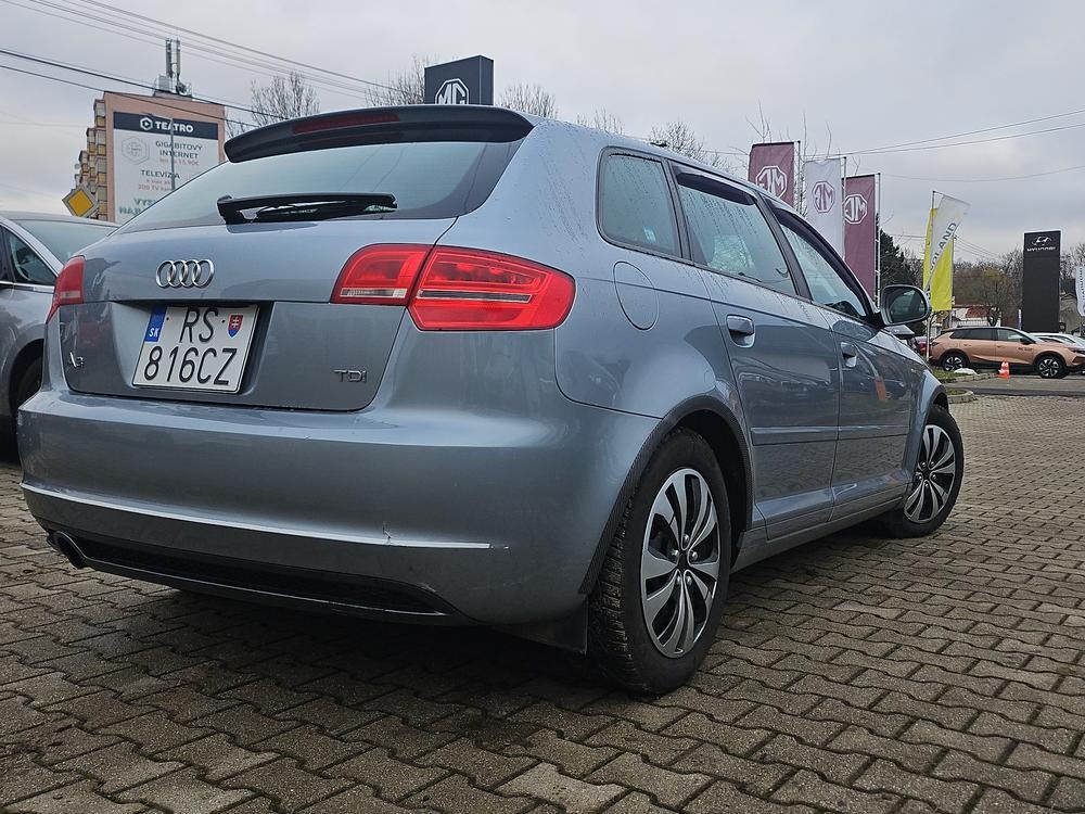 Audi A3 2.0 TDI DPF Attraction Premium S tronic - 2