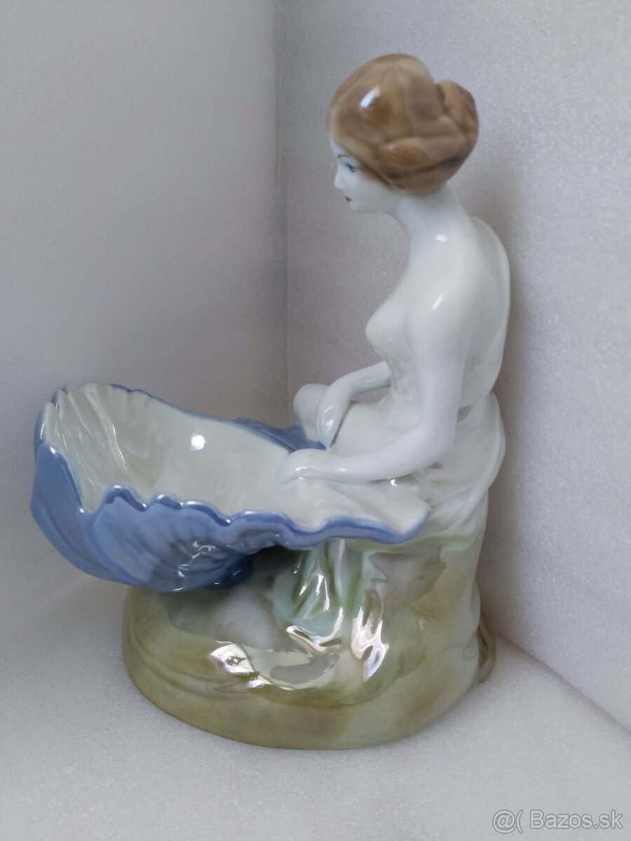 Dáma s mušlou. - 2