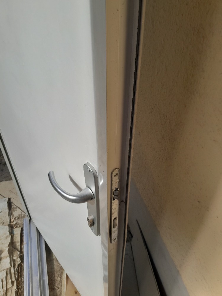 Predám kvalitné vonkajšie zateplené dvere s hliníkovým rámom - 2