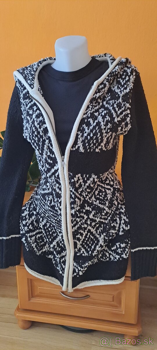 Pekny dlhsi sveter vel.M - 2