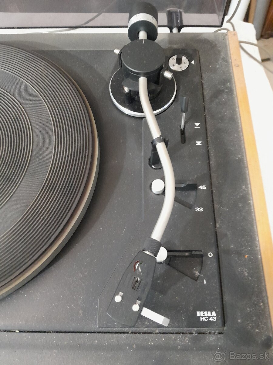 Gramofón Tesla + zosilňovač - 2