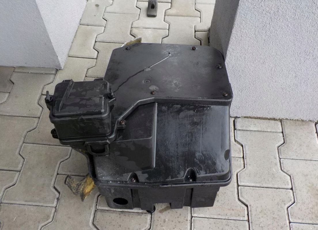 Poistkova skrinka VW T5 - 2