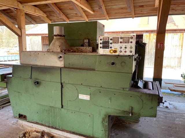 Dvouhřídelová rozmítací pila s dopravíky - 2