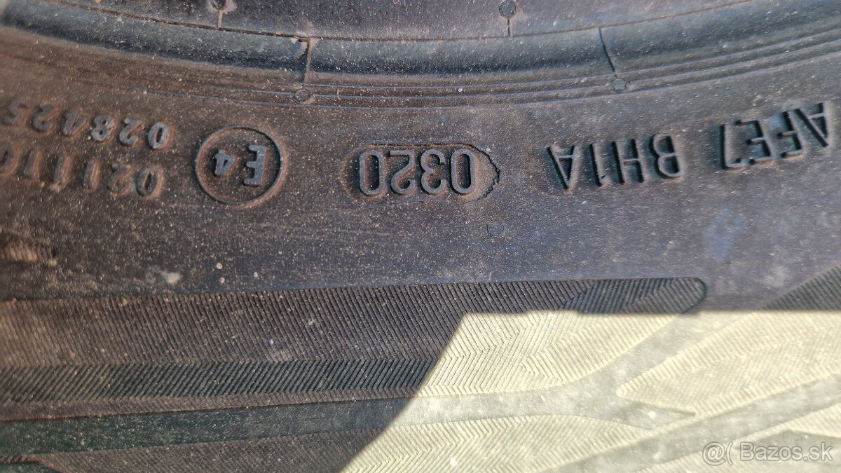 235/55R19 - 2