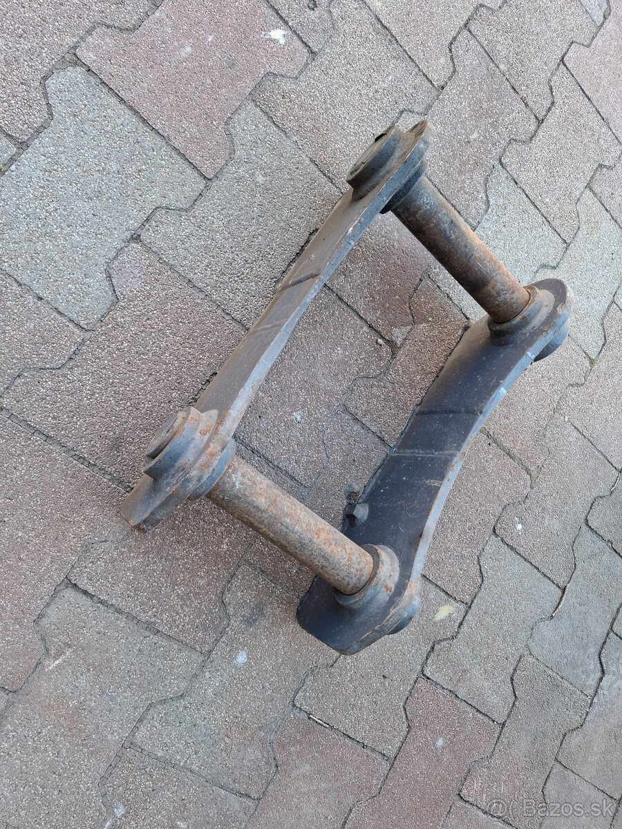 Predam uchyt na lyžicu JCB - 2