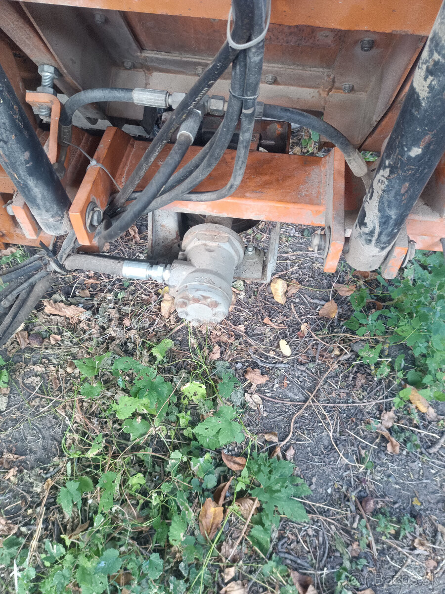 hydraulicky vyklopny koš na travu - 2