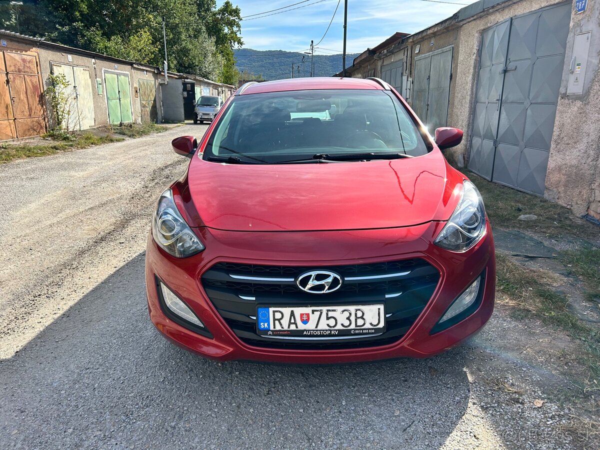 Hyundai i30 kombi 1.6 benzín - 2