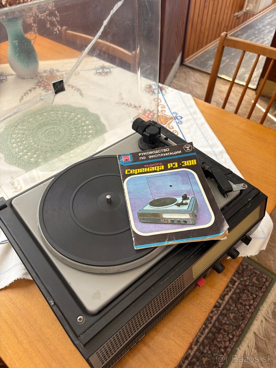 Ruský gramofón Serenada RE-308 (Серенада РЭ-308) - 2