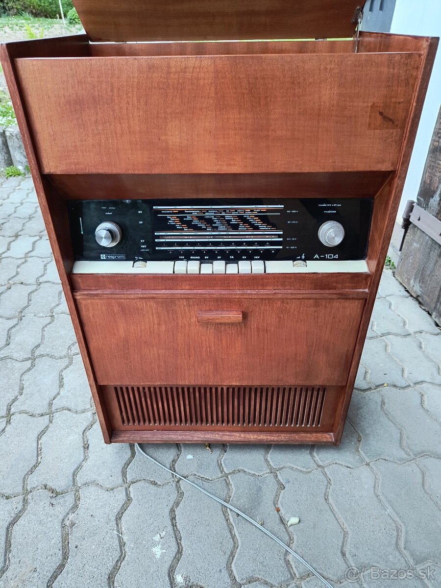 Staré rádio s gramofónom Resprom - 2