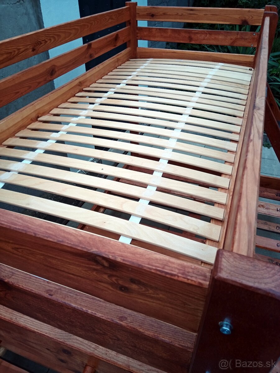 masivna poschodova postel spodok - 140x200cm a vrch 90x200cm - 2