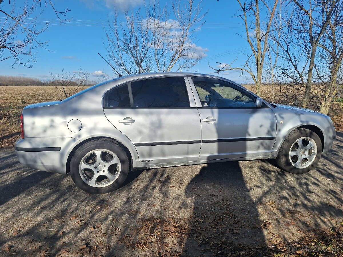 Superb - pekny stav - 2