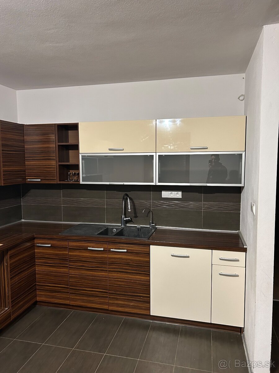 Predam kuchynsku linku s umyvackou a digestorom - 2